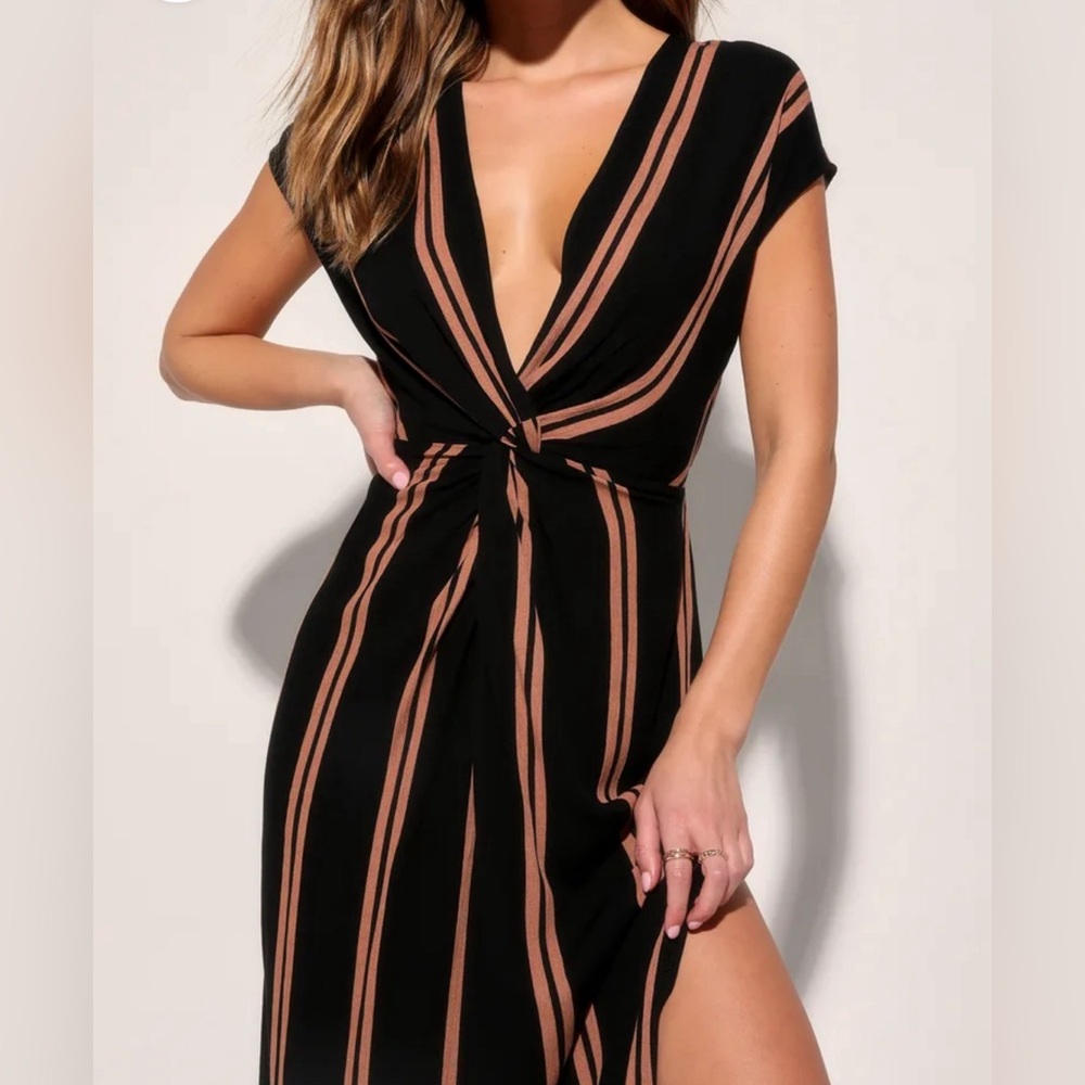 Brand: Lulu’s; Women’s Maxi Dress with two slits; Color: Black & Brown; Size: M